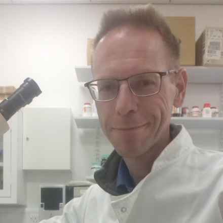 Jeremy Guggenheim in laboratory